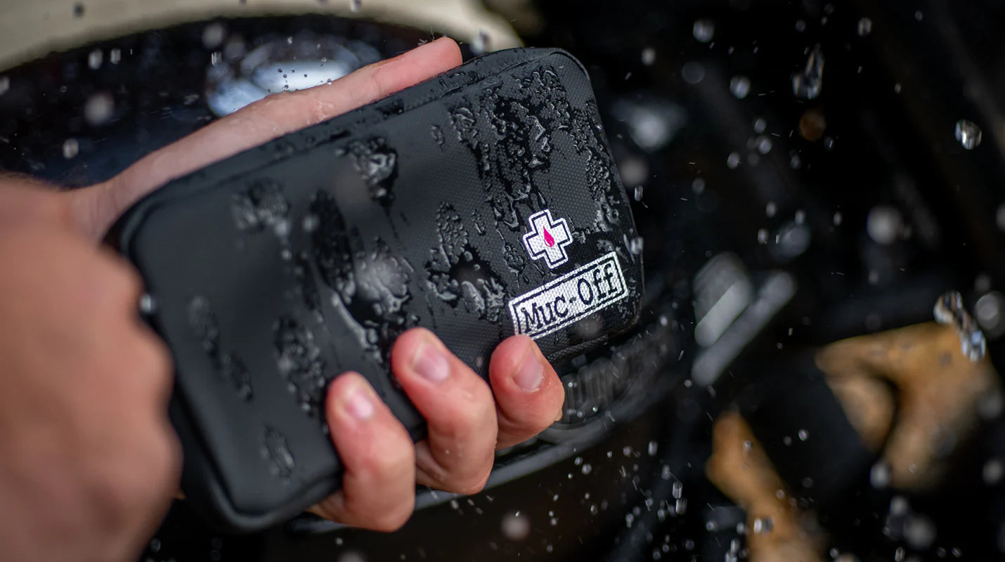 MUC-OFF RAINPROOF ESSENTIALS CASE